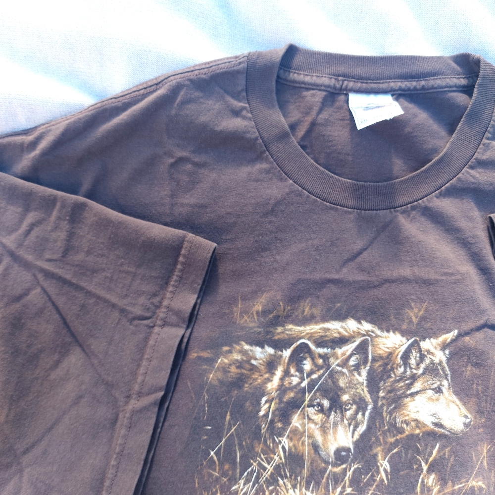 Brown Wolf Graphic T-Shirt
